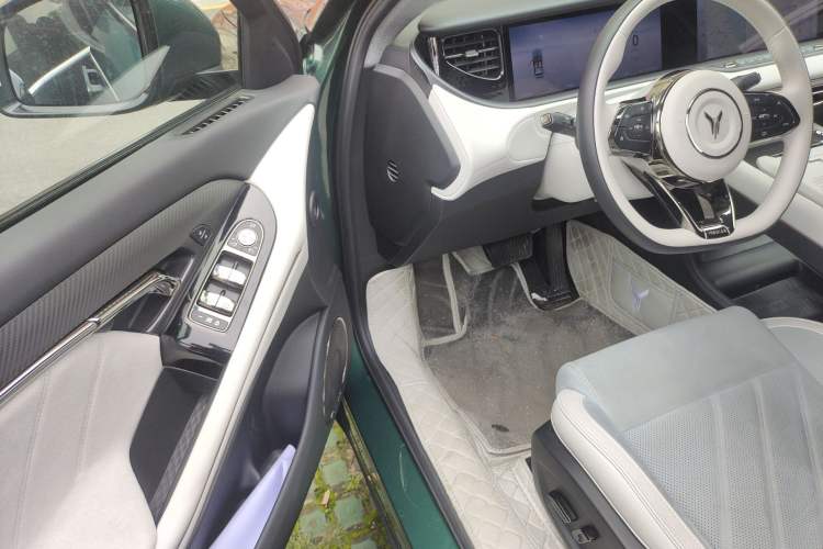 Used VOYAH FREE 2025 318 318 km Rear-Drive Touring Edition Driver Seat