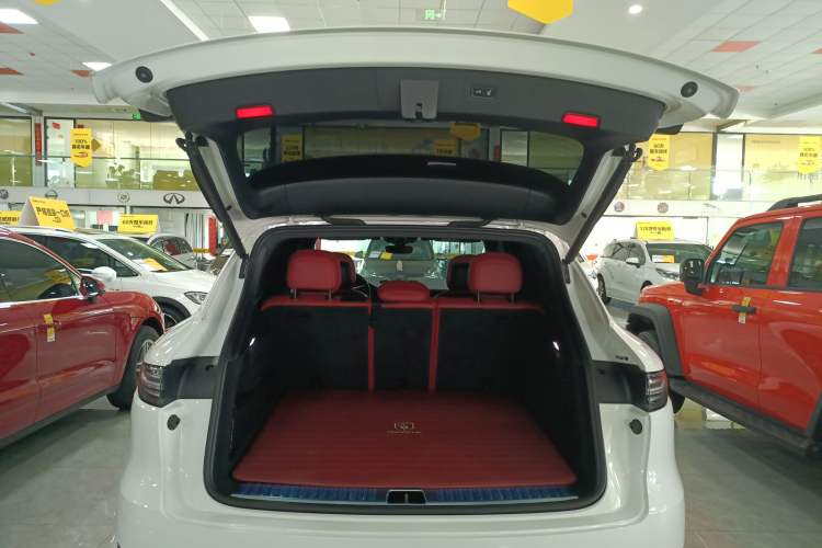 Used Porsche Cayenne E-Hybrid 2021 Cayenne E-Hybrid 2.0T Trunk