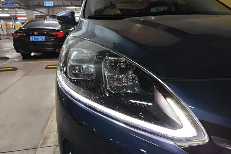 Used Ford Escape 2020 EcoBoost 245 Four-Wheel Drive Luxury Edition
