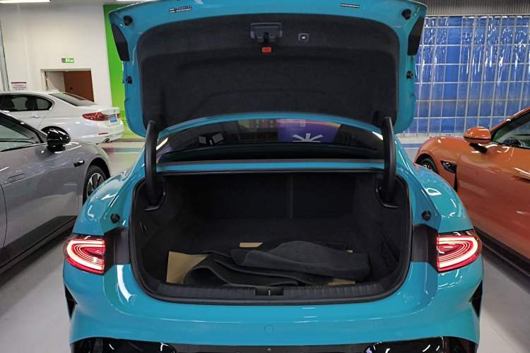 Used Xiaomi Auto SU7 2024 Four-Wheel Drive Ultra-Long Range Advanced Intelligent Driving Max Edition Trunk