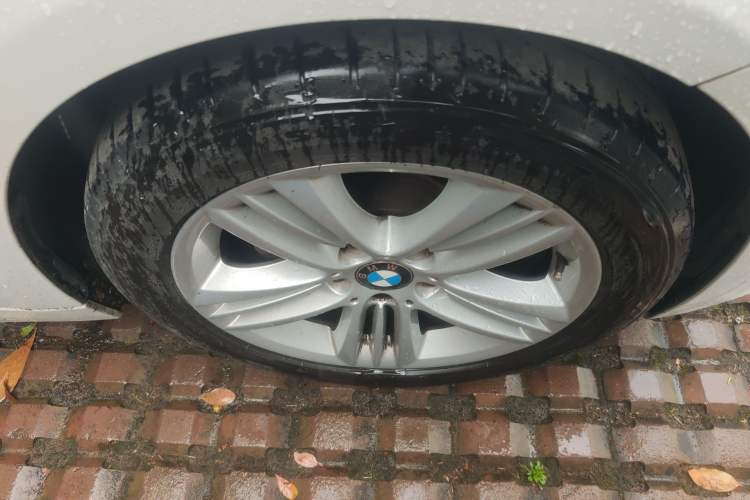 Used BMW 3 Series 2017 320Li Fashion Model Right Front Wheel Hub