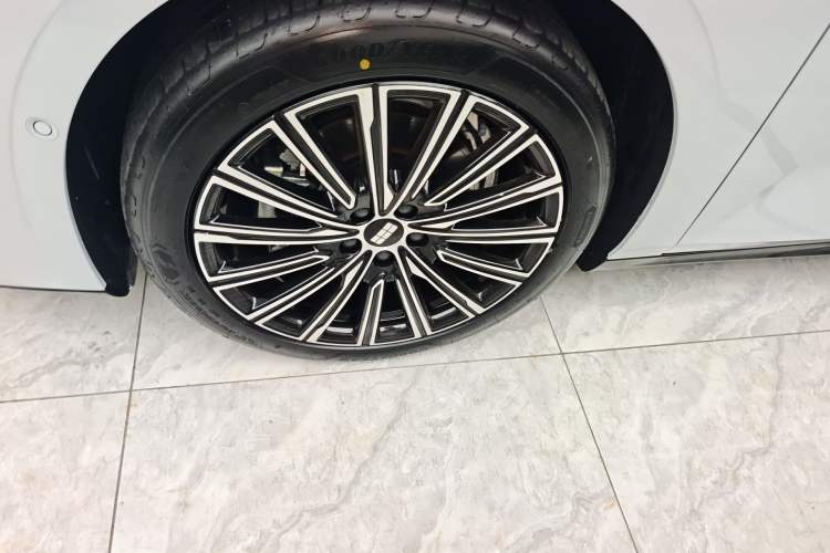 Used Geely Galaxy 8 2025 130km EM-P Exploration Edition Left Front Wheel Hub