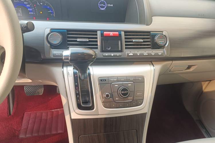 Used Honda Elysion 2015 2.4L VTi-S Prestige Edition Audio And AC Panel