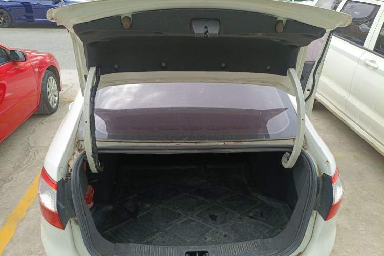 Used Ford Fiesta 2013 Sedan 1.5L Manual Fashion Edition Trunk