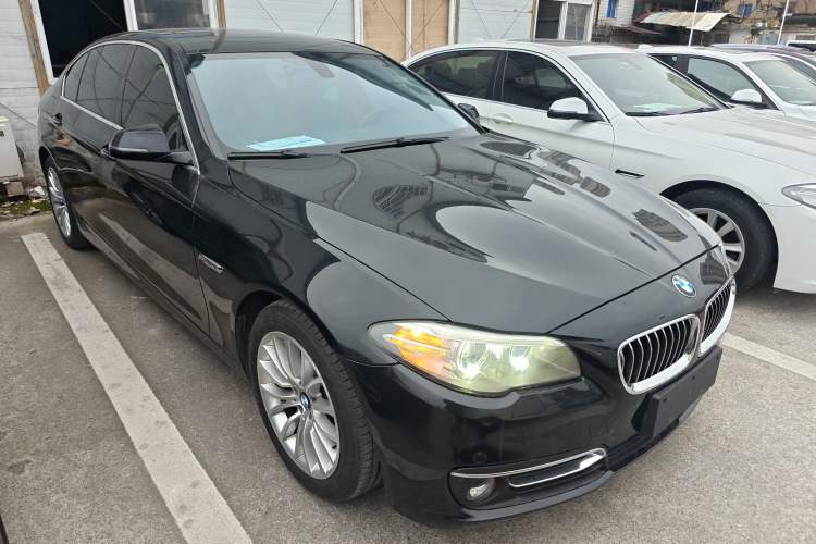 Used BMW 5 Series 2017 525Li Luxury Design Package Front Right 45 Deg