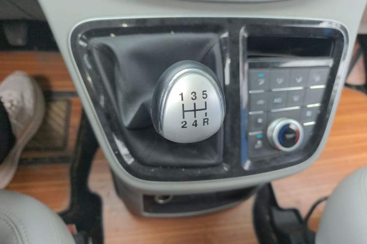 Used JAC Refine M4 2017 2.0T Manual Comfort Version