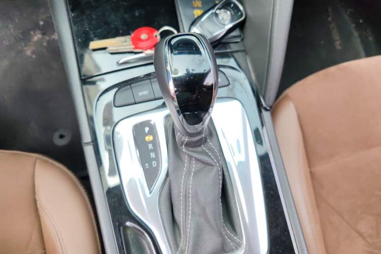 Used Buick Regal 2019 20T Elite Version China VI Standard Gear Lever