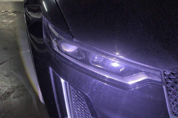 Used Cadillac XT6 2020 28T Six-Seater Four-Wheel-Drive Luxury Sport Vehicle Right Front Headlight