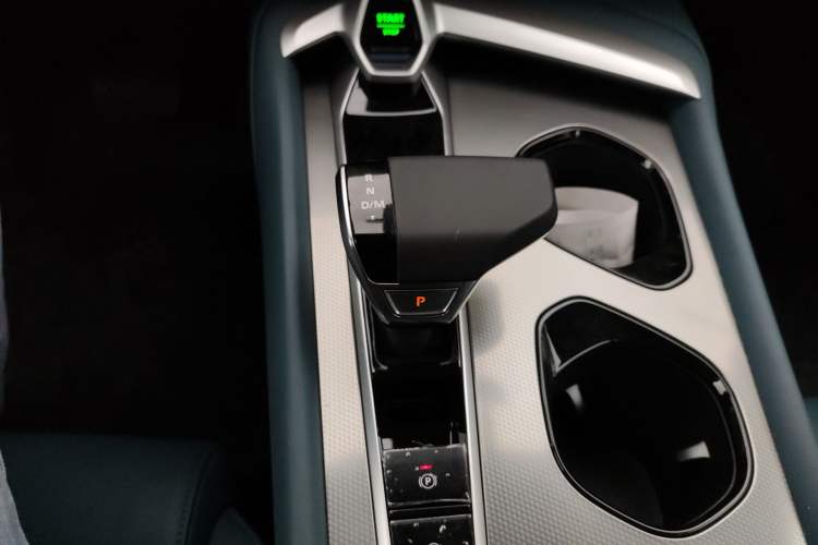 Used MG 7 2025 1.5T 300 DCT Elegant Edition Gear Lever