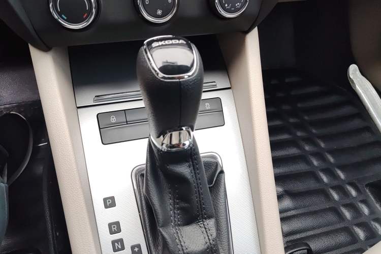 Used Skoda Octavia 2015 1.6L Automatic Yijie Edition
