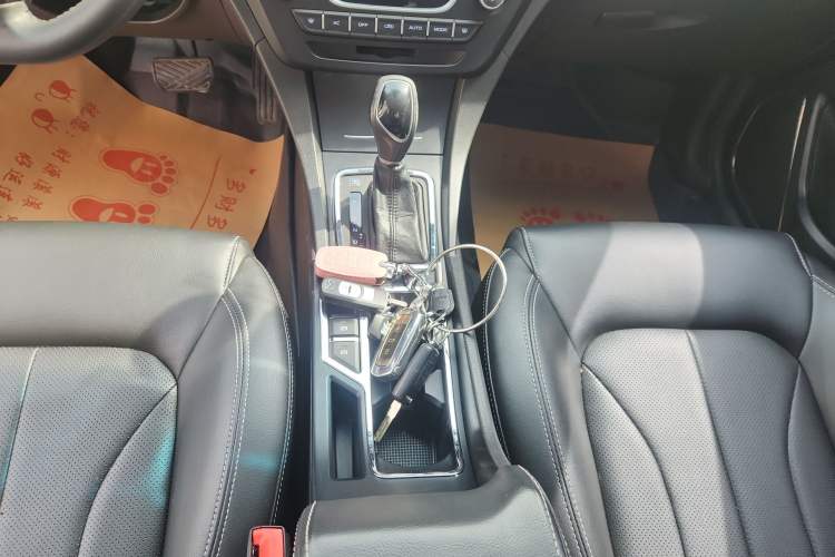 Used Geely Auto Emgrand 2017 Sedan Million Edition 1.5L CVT Upward Version Gear Lever