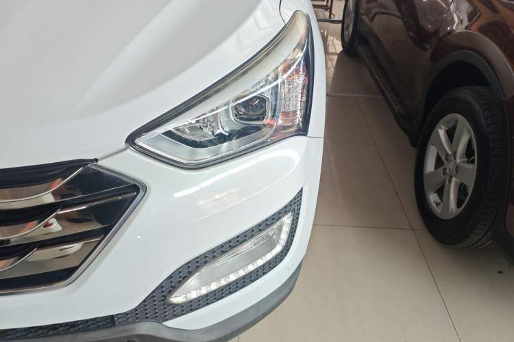 Used Hyundai Santa Fe 2015 2.0T Automatic Two-Wheel Drive Smart Version 5 Seats