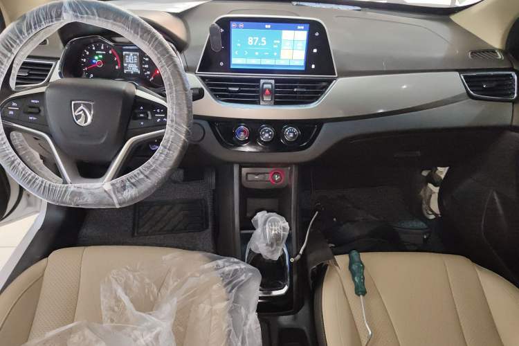 Used Baojun 310W 2017 1.5L Manual Fashion Edition China VI
