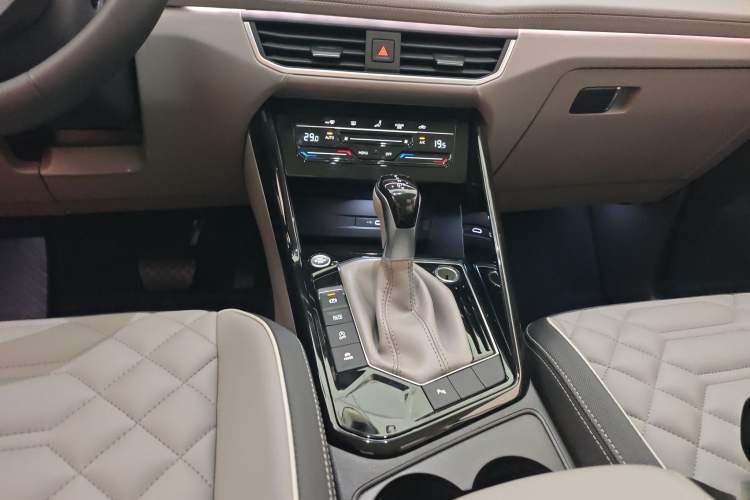 Used Volkswagen Tayron 2023 330TSI Two-Wheel-Drive Luxury Plus Advanced Version