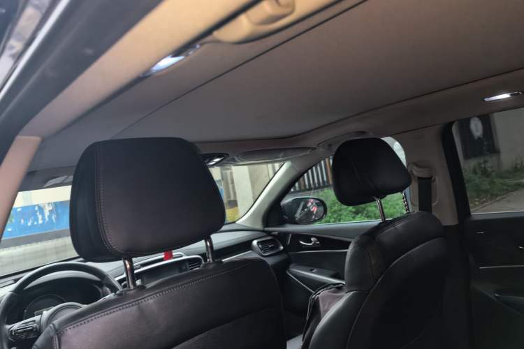 Used Kia Sorento 2015 Sorento L 2.4L Gasoline 4WD Elite Edition 5 Seats China IV Standard Headliner