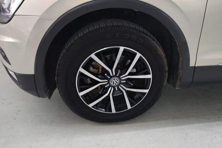 Used Volkswagen Tiguan L 2018 330TSI Automatic Two-Wheel Drive Luxury Edition Left Front Wheel Hub