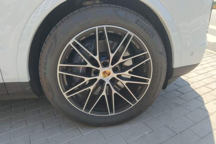 Used Porsche Cayenne 2024 Cayenne 3.0T Right Front Wheel Hub