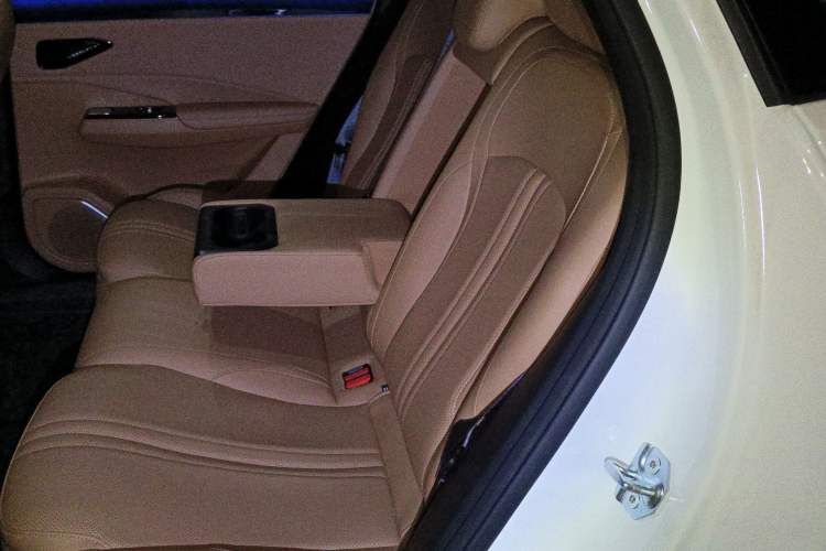 Used Geely Galaxy L7 2025 EM-i 115km Exploration+ Edition Left Rear Seat