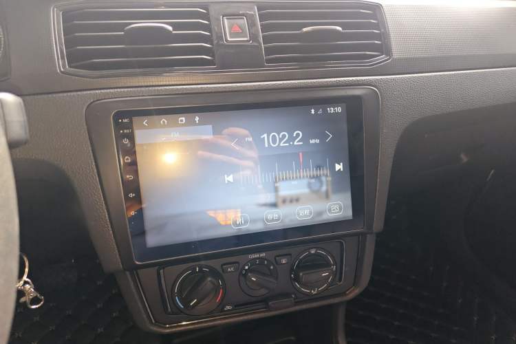 Used Volkswagen Santana 2016 1.6L Automatic Fashion Edition Audio And AC Panel