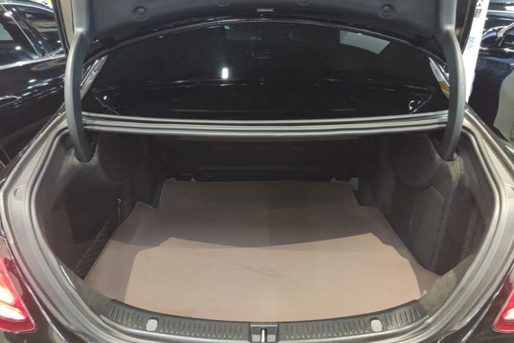 Used Mercedes-Benz E-Class 2019 Restyled E 300 L Sport Luxury Edition Trunk