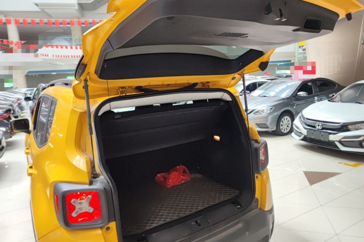 Used Jeep Renegade 2017 180T Automatic Jingneng Edition Trunk