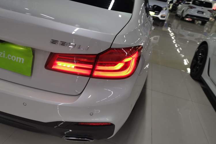 Used BMW 5 Series 2018 Restyled 530Li Leading Edition M Sport Package
