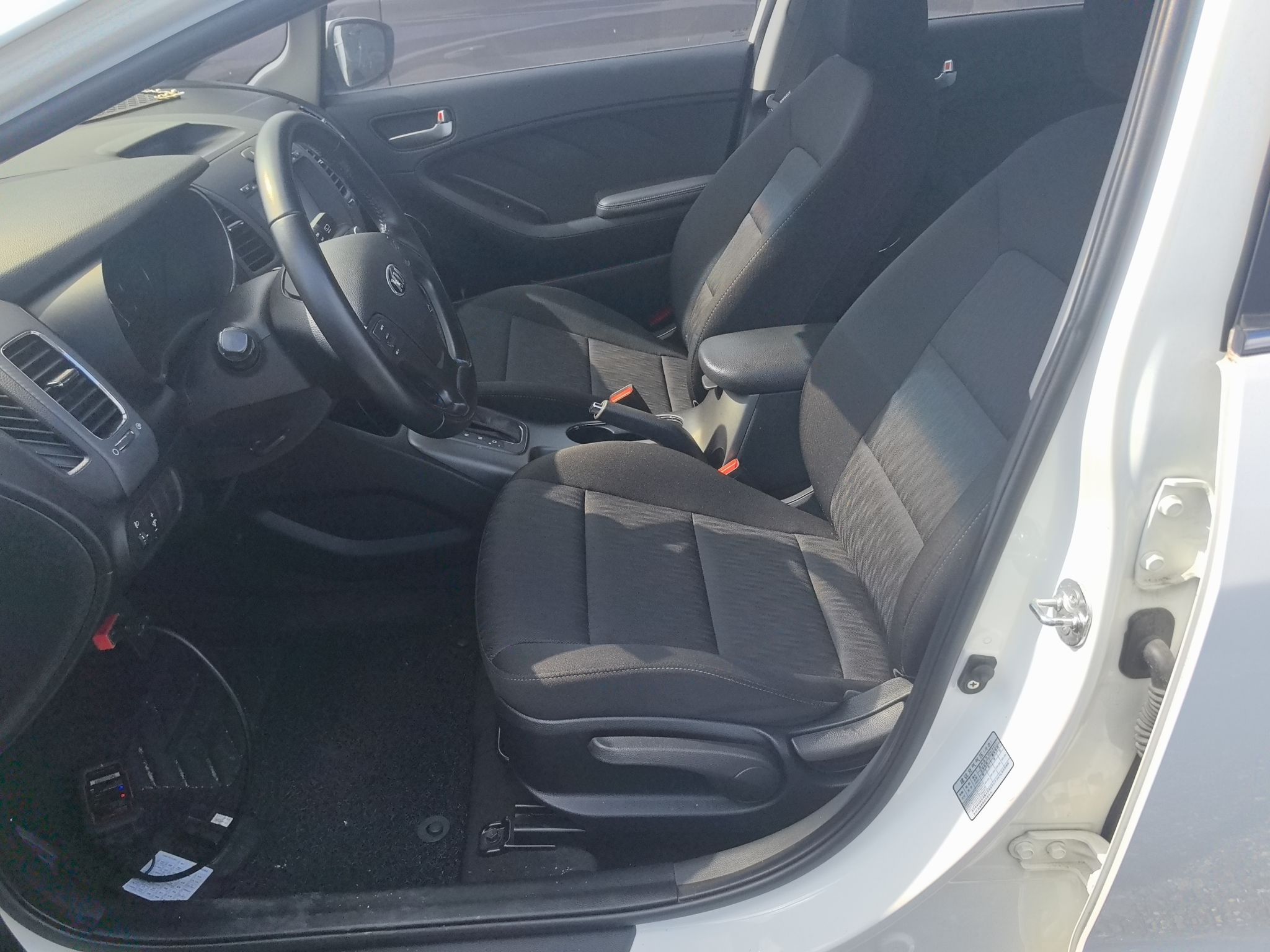 Переднее сиденье в автомобиле