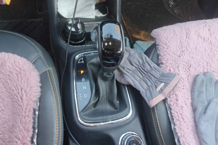 Used Dongfeng Aeolus AX4 2017 1.6L DCT Trendy Style Gear Lever