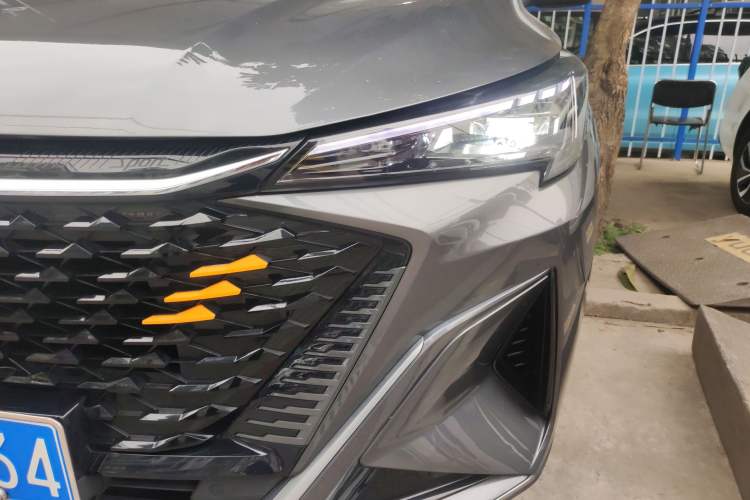 Used CHANGAN OSHAN X5 PLUS 2023 Revised 1.5T DCT Pioneer Edition Left Front Headlight