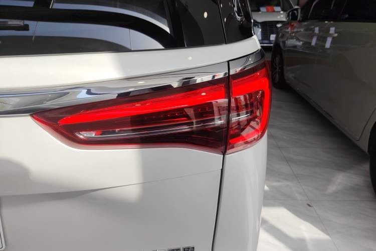 Used Buick GL8 2023 ES Lu Zun Comfort Model Exterior 3