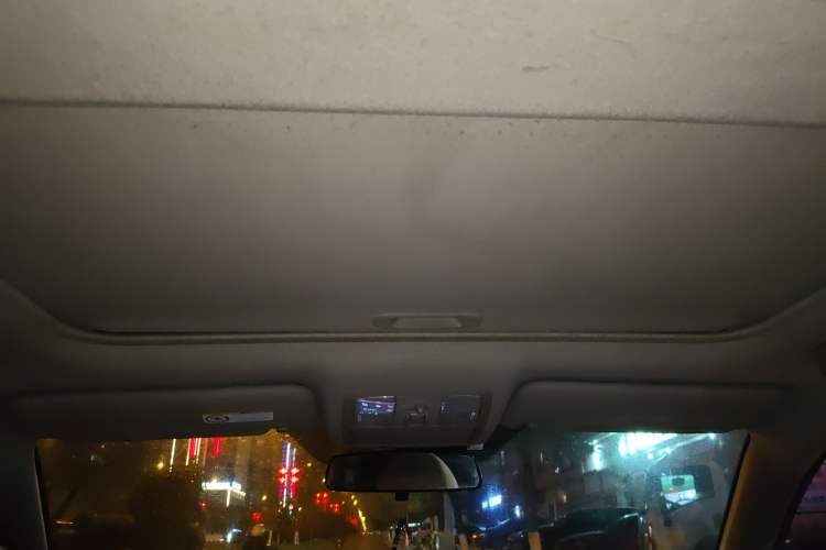 Used Toyota RAV4 2012 Luxurious Edition 2.0L Automatic All-Wheel Drive
