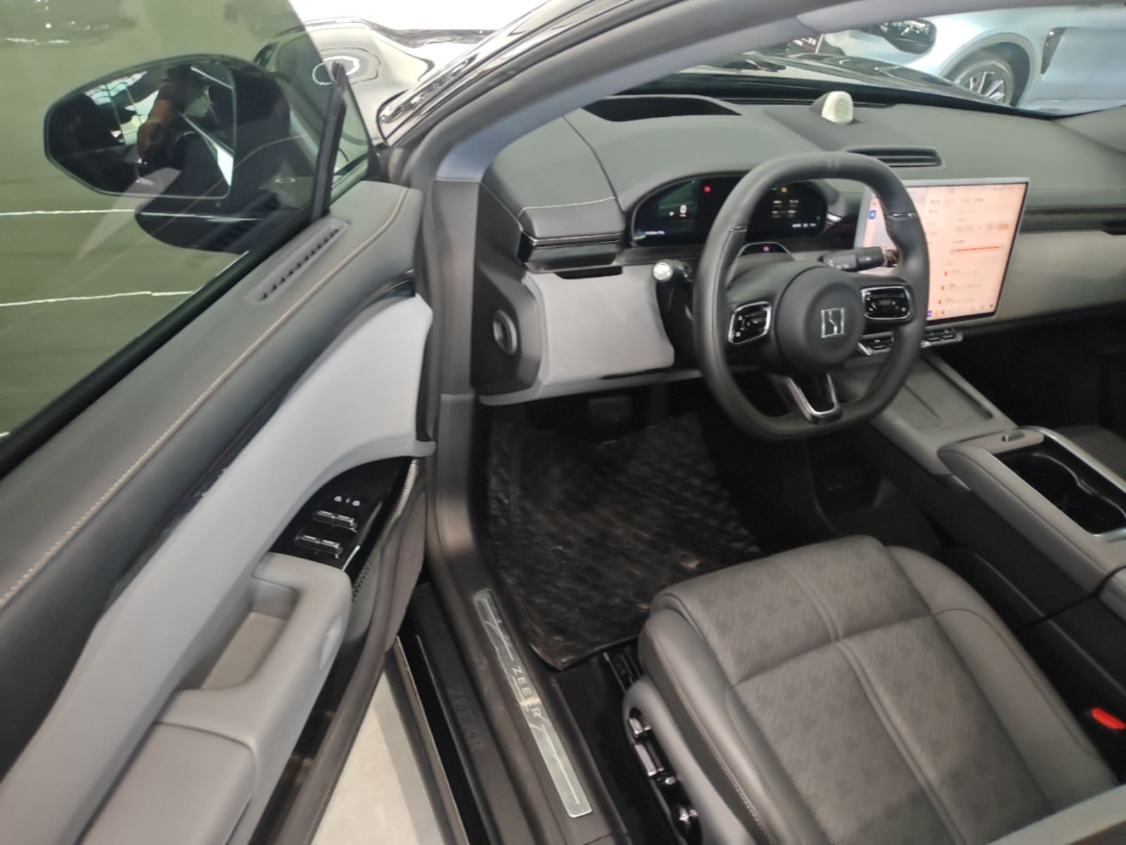 Zeekr 7X 2025 100 kWh Long-Range Rear-Wheel Drive with Intelligent Driving Features — снимка 18