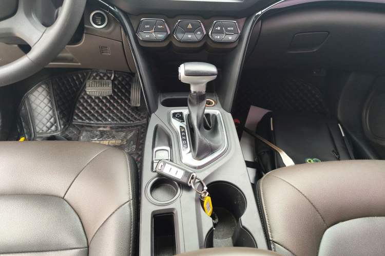 Used GAC Trumpchi GS4 2017 235T Automatic Two-Wheel Drive Elite Edition Gear Lever