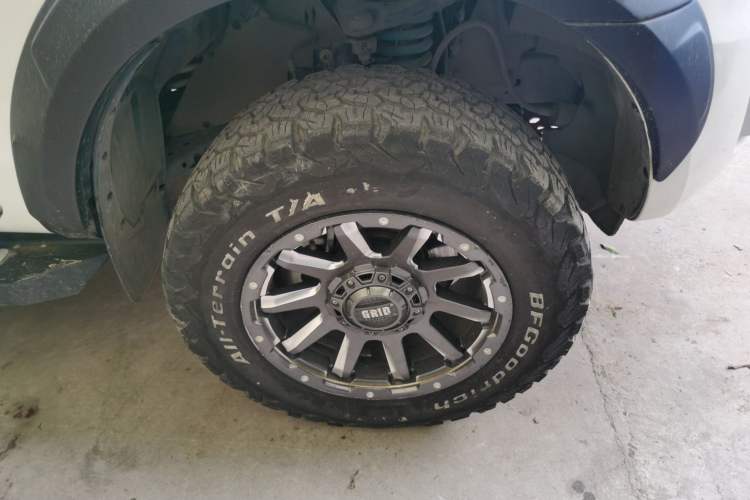 Used Ford Everest 2017 2.0T Gasoline Automatic 4x4 Luxury Edition 5 Seats Right Front Wheel Hub