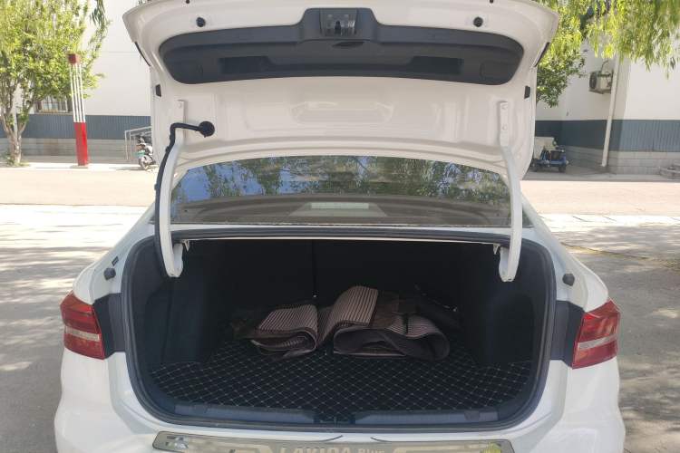 Used Volkswagen Lavida 2019 1.5L Automatic Fashion Edition China VI Trunk