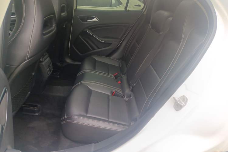 Used Mercedes-Benz GLA 2015 GLA 220 4MATIC Fashion Model
