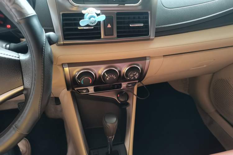 Used Toyota YARiS L Zhi Xuan 2015 1.5E Automatic Charm Edition
