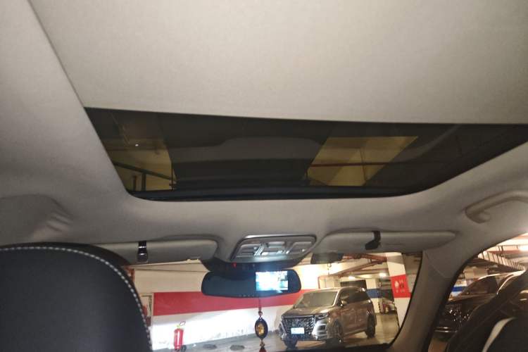 Used Geely Auto Emgrand X7 Sport 2018 1.8TD Automatic Two-Wheel Drive ZhiZun Model with 4G Connectivity