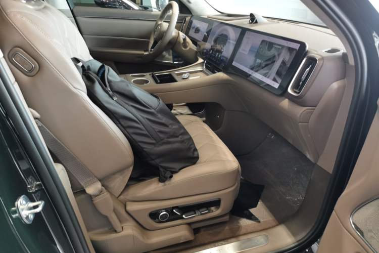 Used Hima AITO M8 2025 Model Pure Electric Ultra Six-Seat Four-Wheel-Drive Version
