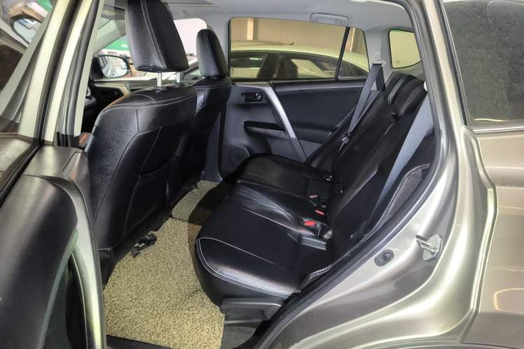 Used Toyota RAV4 2018 2.0L CVT Two-Wheel Drive Fashion X Edition