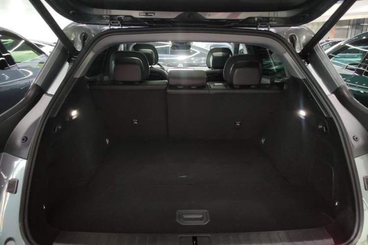 Used Zeekr 7X 2025 100 kWh Long-Range Rear-Wheel Drive with Intelligent Driving Features