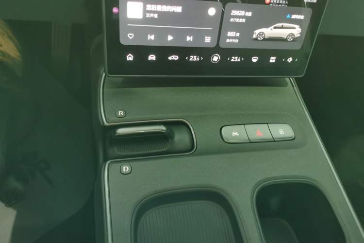 Used Nio ET5T 2023 75 kWh Touring Gear Lever