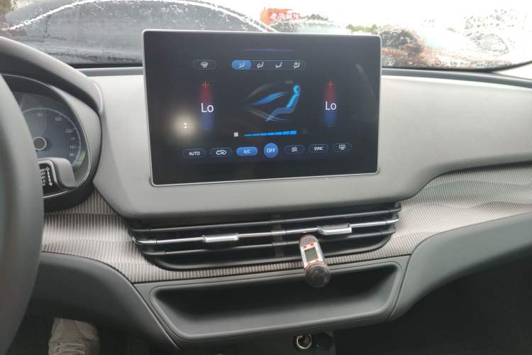 Used Hongqi E-QM5 2022 431 km Charge & Enjoy Edition Audio And AC Panel