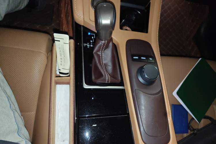 Used Lexus ES 2015 250 Elegant Edition Gear Lever