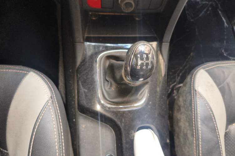 Used HYOSOW H3 2015 1.5L manual luxury version Gear Lever