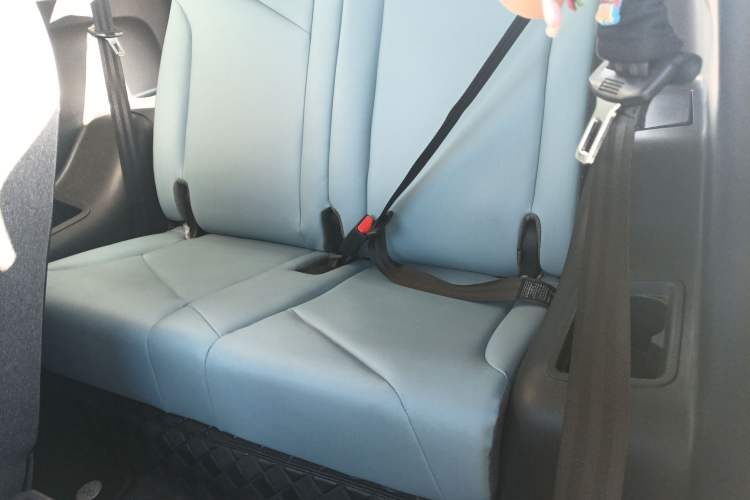 Used Chery Little Ant 2022 Restyled Version Sweet Pink Edition Half-Sugar Version 30.6 kWh 30 kW 301 km Left Rear Seat