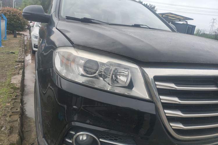 Used Haval H6 2016 Upgraded Model 1.5T Automatic Two-Wheel Drive Elite Version Right Front Headlight