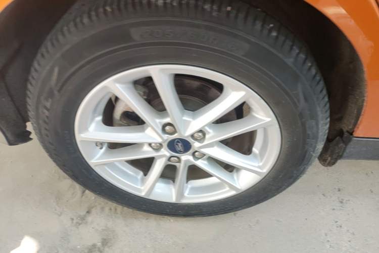 Used Ford Focus 2015 Hatchback 1.6L Automatic Fashion Edition Right Rear Wheel Hub