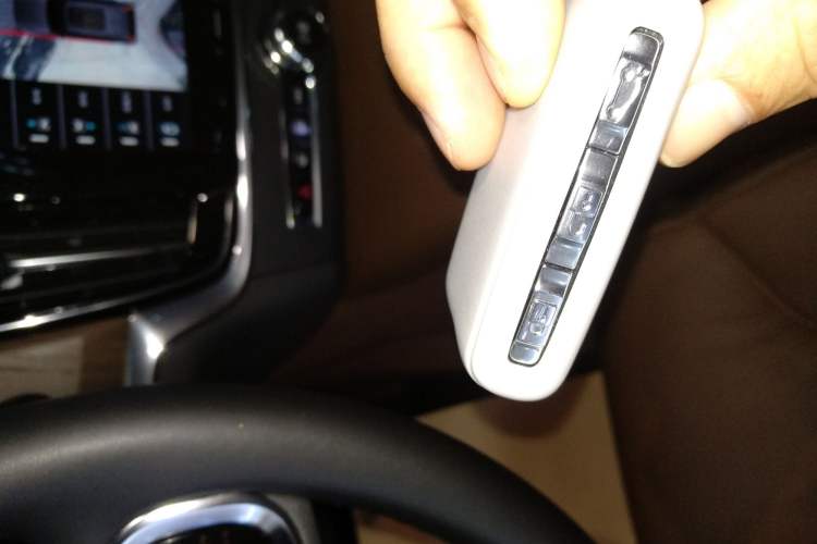 Used Volvo V90 2024 Cross Country B5 AWD Smart Range Edition