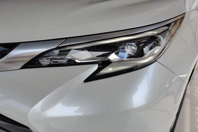 Used Toyota SIENNA 2021 2.5L Hybrid Premium Edition Left Front Headlight